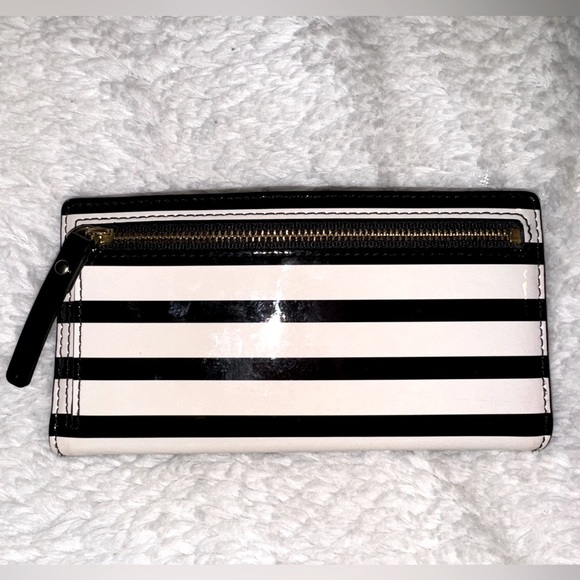 KATE SPADE PATENT LEATHER WALLET - Picture 5 of 7